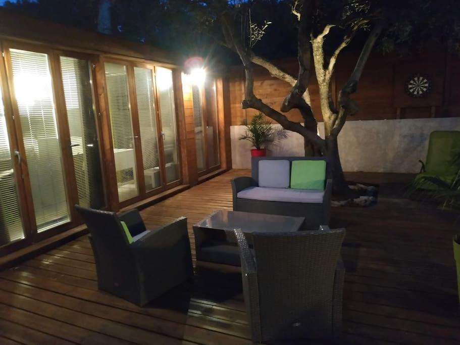 Studio Jacuzzi Prive A 8 Min A Pied De La Plage Apartment La Ciotat Exterior photo