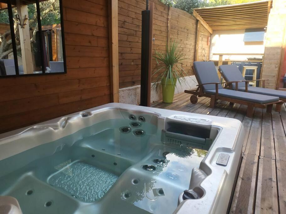 Studio Jacuzzi Prive A 8 Min A Pied De La Plage Apartment La Ciotat Exterior photo