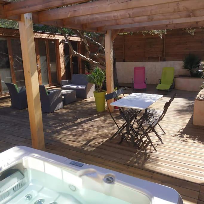 Studio Jacuzzi Prive A 8 Min A Pied De La Plage Apartment La Ciotat Exterior photo