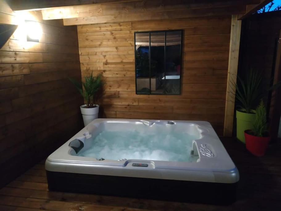 Studio Jacuzzi Prive A 8 Min A Pied De La Plage Apartment La Ciotat Exterior photo