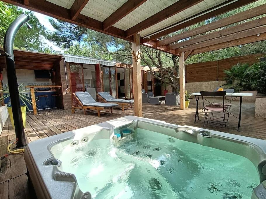 Studio Jacuzzi Prive A 8 Min A Pied De La Plage Apartment La Ciotat Exterior photo